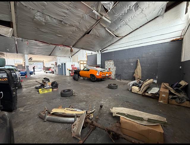 325M² BUILDING TO LET IN PAARDEN EILAND
